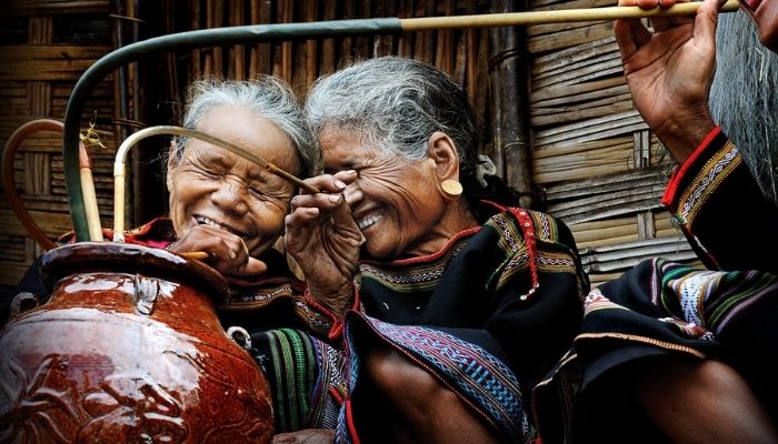 Thưởng Thức Rượu Cần – Nét Văn Hóa Ẩm Thực Tây Nguyên Không Thể Bỏ Lỡ Khi Du Lịch