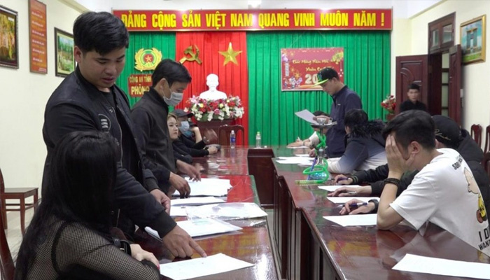 Toàn bộ khách và nhân viên trong bar được đưa về Công an tỉnh Lâm Đồng để làm việc
